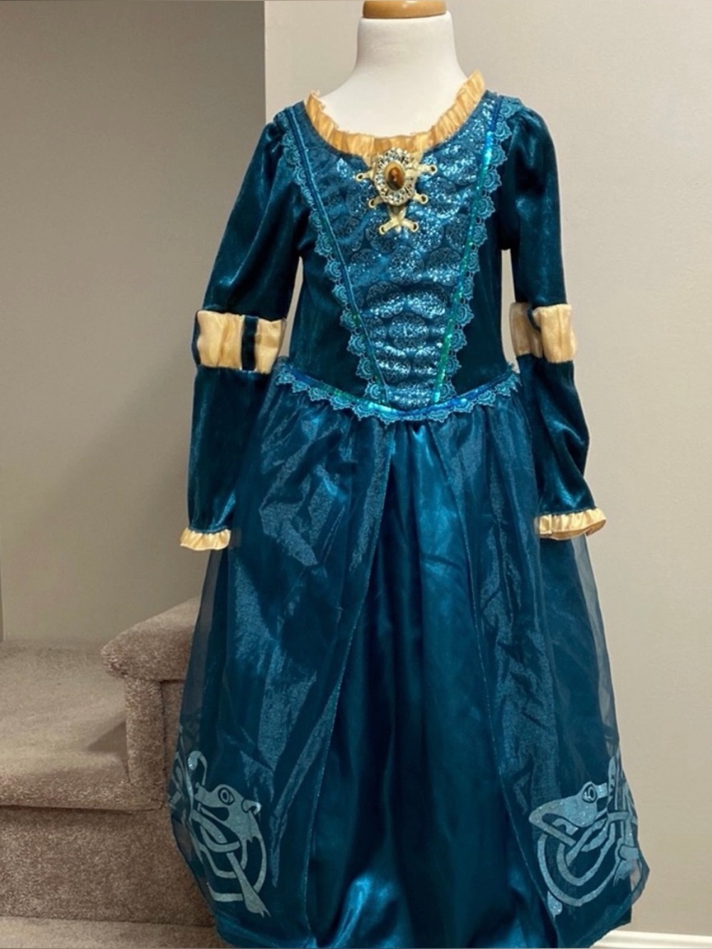 Disney store green gold Brave Merida costume dress small 5/6